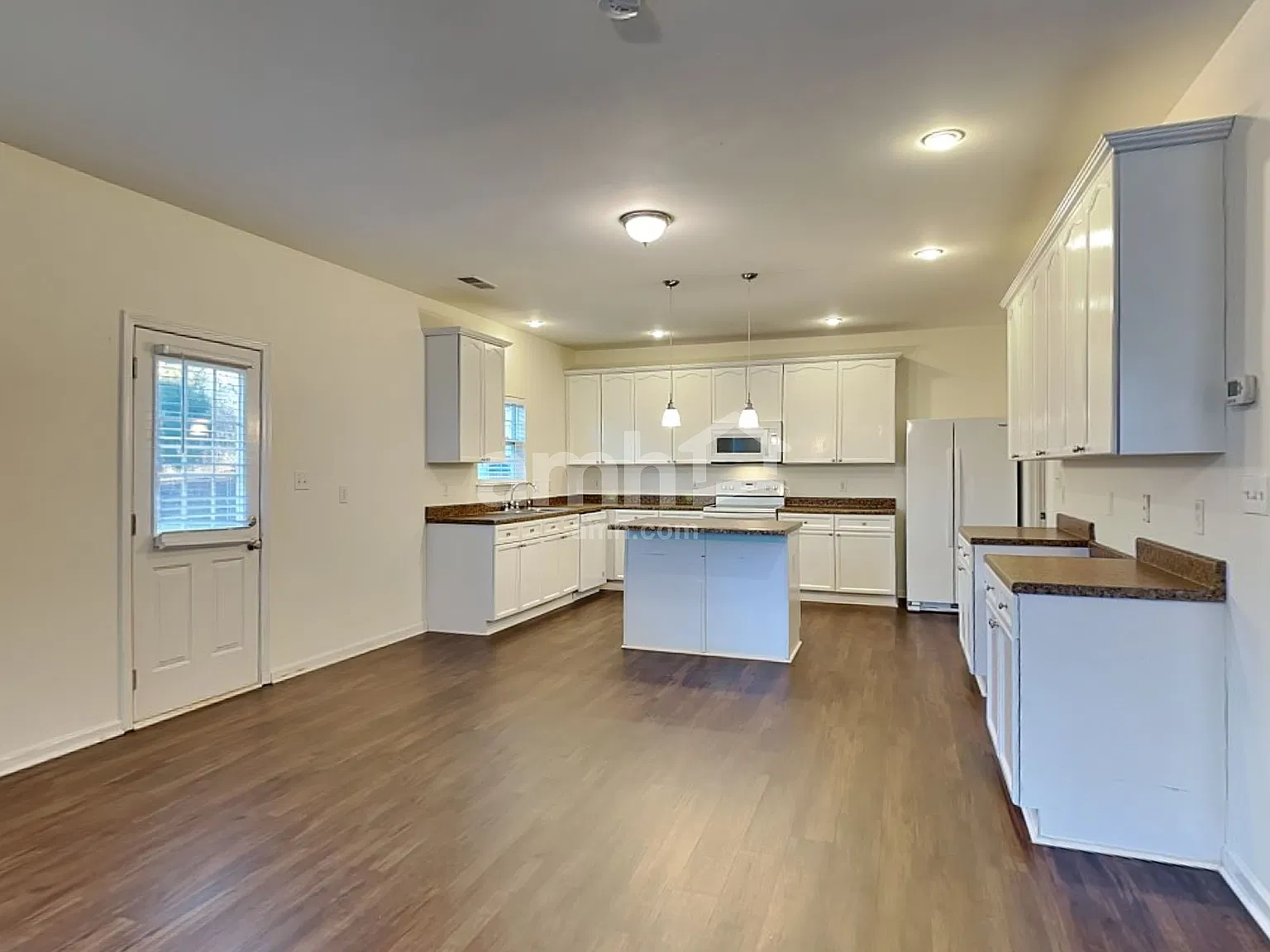 4 bed, 2.5 bath, 2792 sqft, $2,430 — Photo 4
