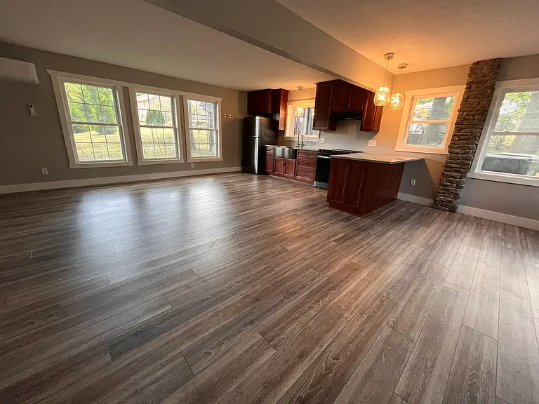 936 N Crown Hill Rd — Photo 4