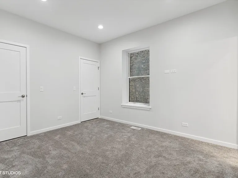 1220 W Roscoe St #1 — Photo 12