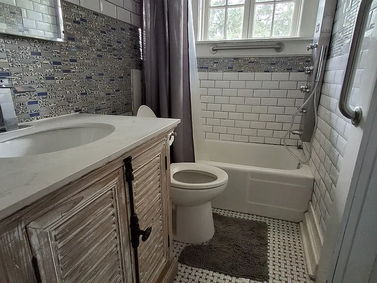 251 Michigan Ave — Photo 28