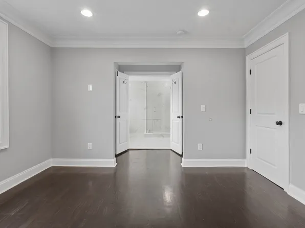 54 Lawton Avenue image 8 of 26