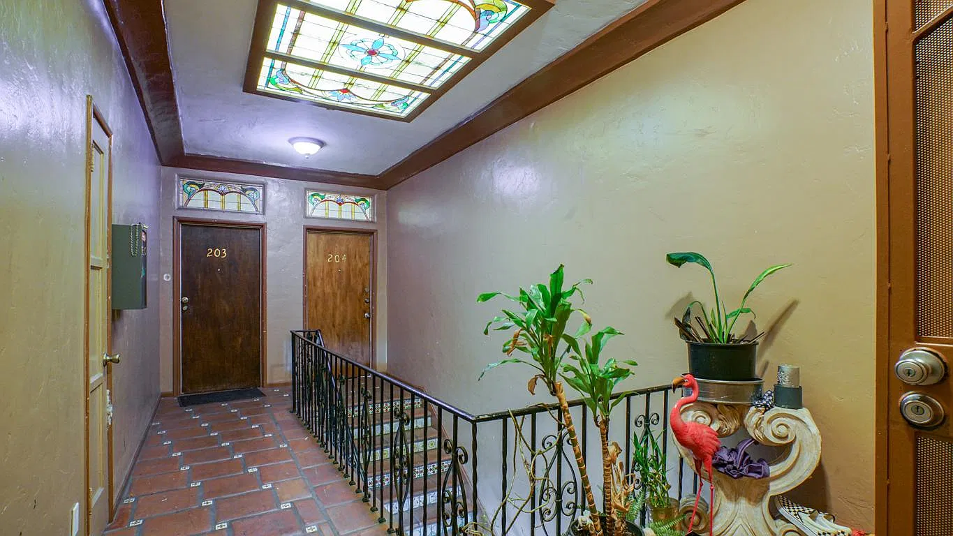 1 bed, 730 sqft, $2,300 — Photo 2