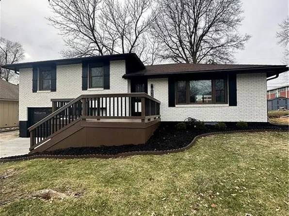 8308 Booth Ave, Raytown, MO 64138