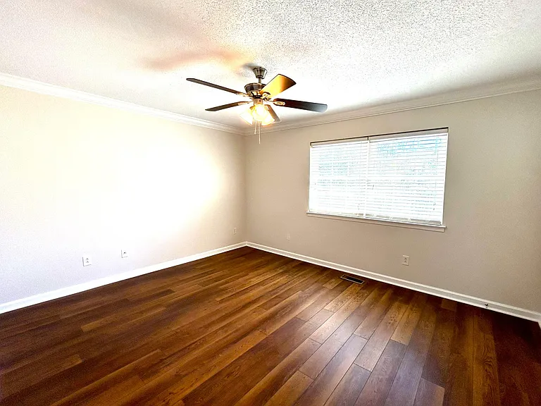 509 Heritage Ct — Photo 8