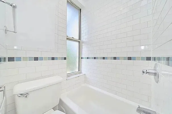 Bathroom, photo 1