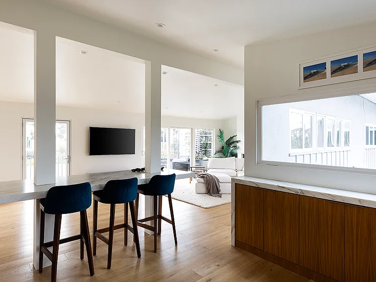 1504 Westcliff Dr #5 — Photo 7