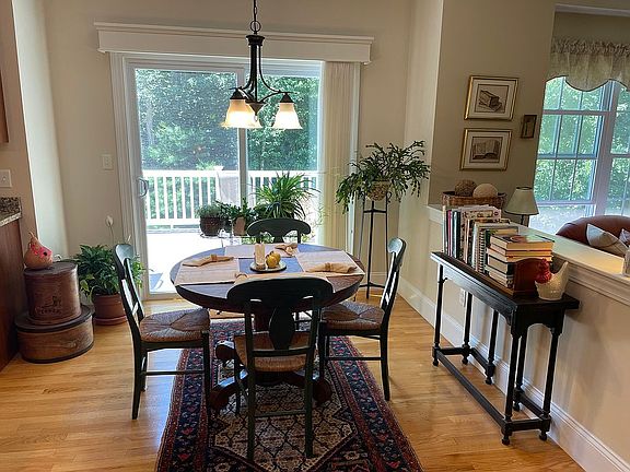 Eat in kitchen, deck 