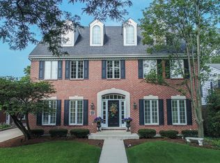 8 N Prospect Ave, Clarendon Hills, IL 60514