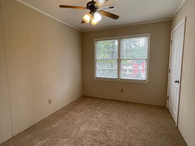 207 Charleston Ave — Photo 10
