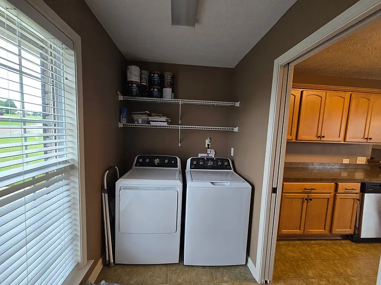 1985 Regent Rd — Photo 14