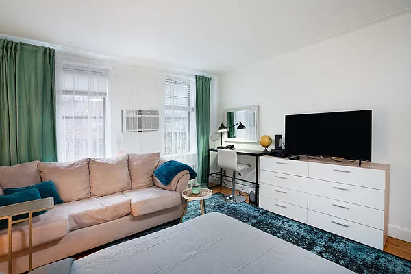 Rented by Charles Coutinho LLC | media 13