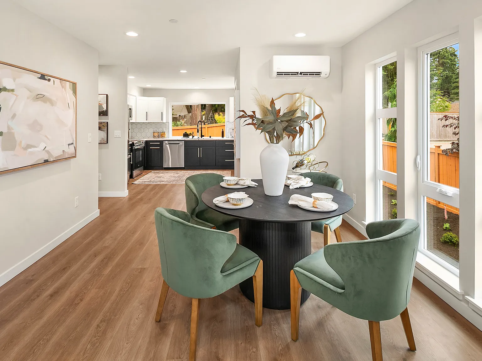 2 bed, 2.5 bath, 1183 sqft, $3,300 — Photo 3