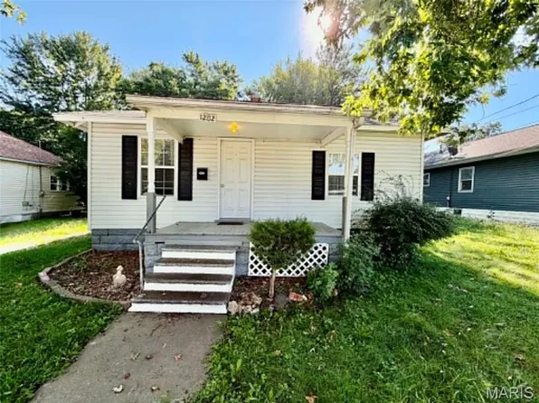 1202 N Madison St, Litchfield, IL 62056