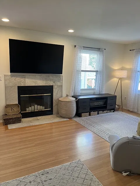 3 bed, 2.5 bath, 1987 sqft, $5,000 — Photo 4