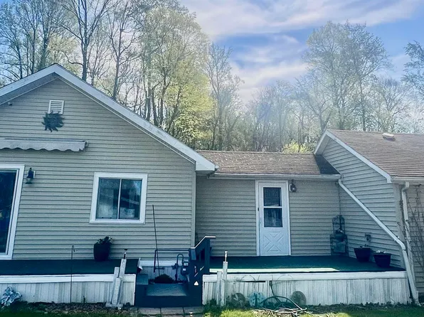 804 N Pleasant St, Silver Lake, IN 46982