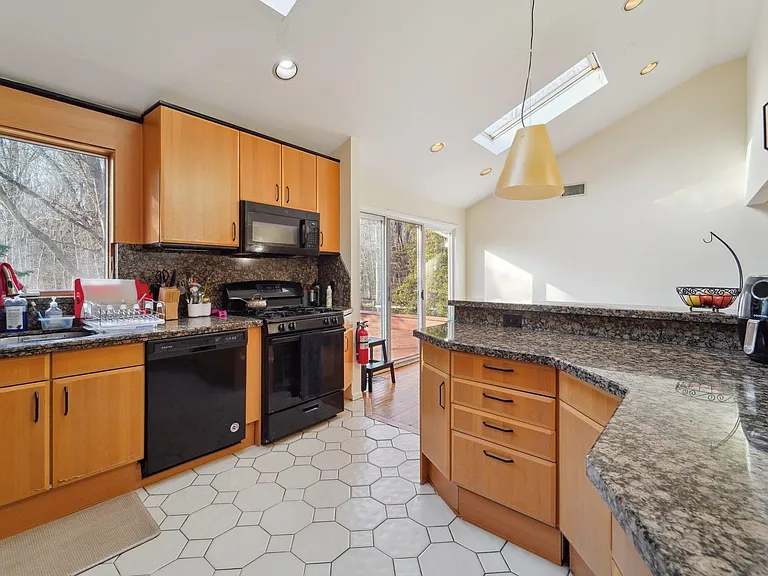324 Brook St #324 — Photo 10