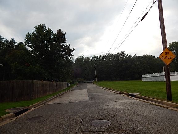 5th image of 102 W Woodsdale Ave