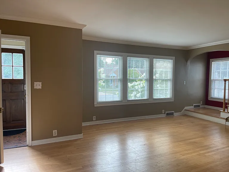 750 Pine Ave NW — Photo 6