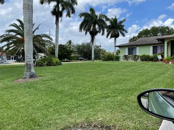 4707 Palmetto Ter, Estero, FL 33928