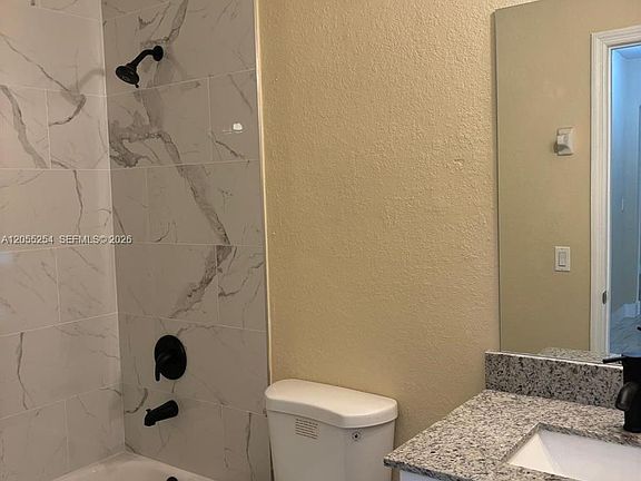 5th image of 1568 SE 26th St Unit 204