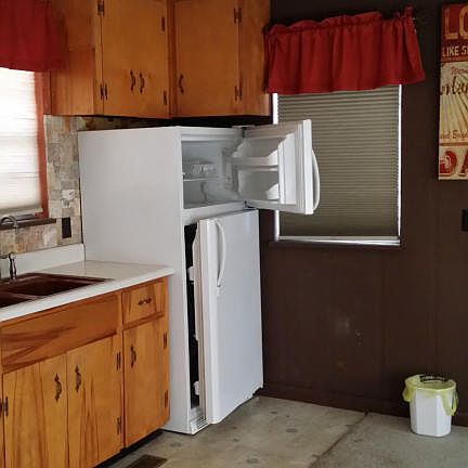5th image of 5947 S Circle Dr