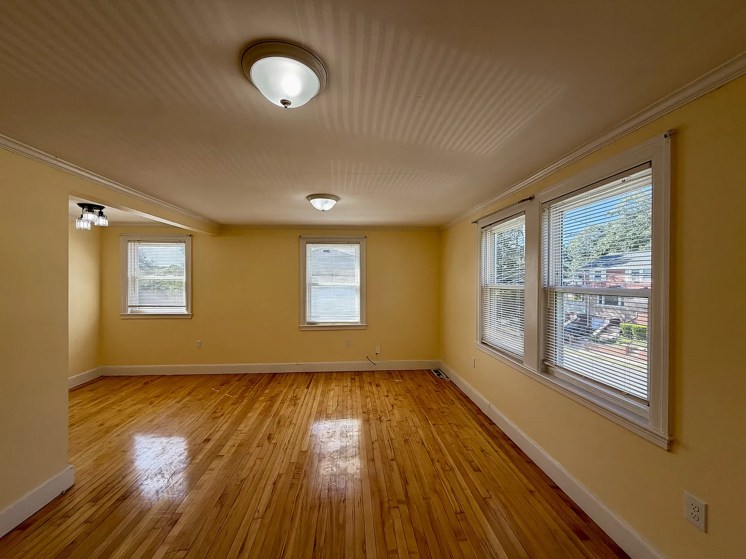 2 bed, 900 sqft, $2,200 — Photo 4