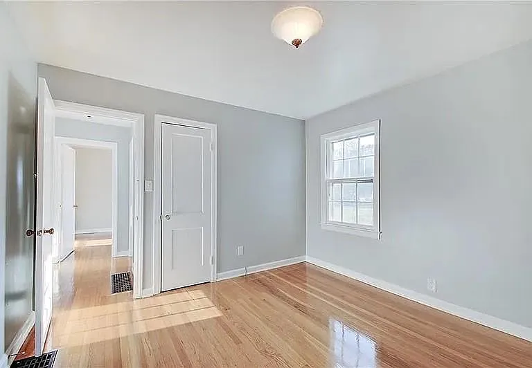 702 W 42nd St — Photo 12