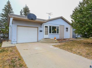 3204 E 15th St, Sioux Falls, SD 57103