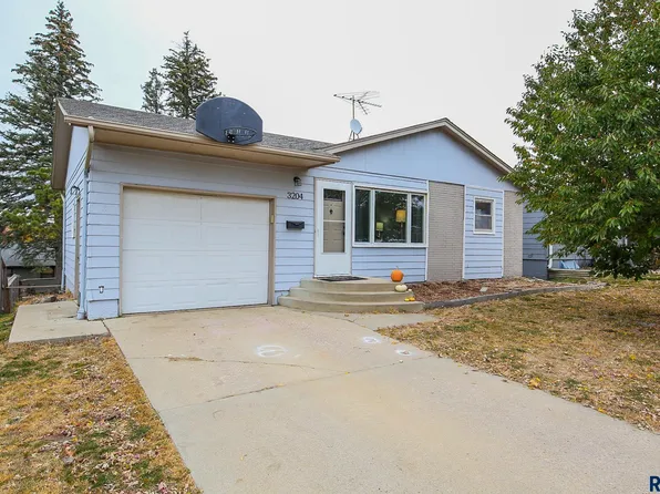 3204 E 15th St, Sioux Falls, SD 57103
