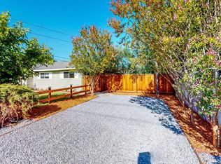 990 Baird Rd, Santa Rosa, CA 95409