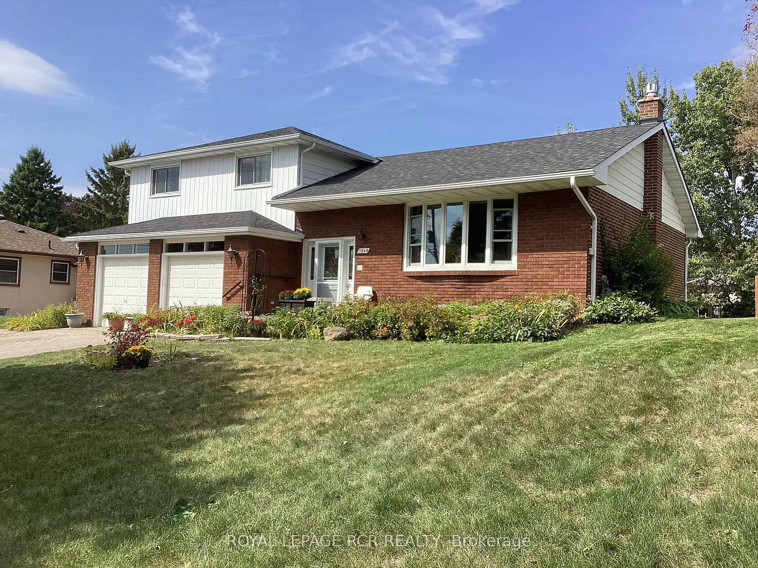 1049 Elgin St photo 1