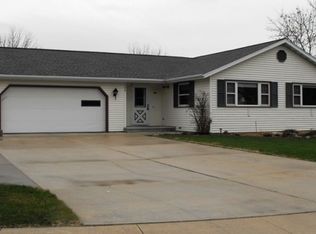 306 Oak Dr, Rosendale, WI 54974