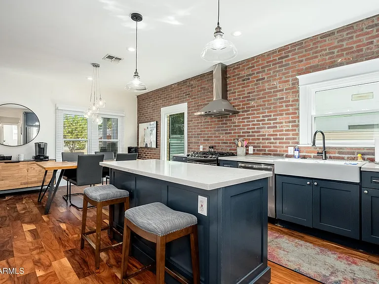 933 E Granada Rd — Photo 10