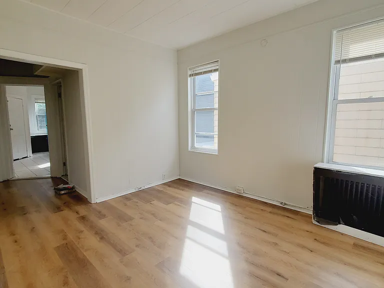 133 Boyd Ave #2L — Photo 4