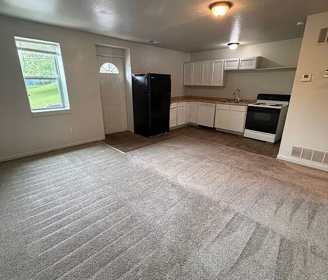 301 E Kansas St — Photo 39