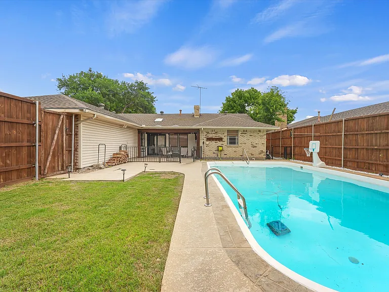 1426 Lexington Dr — Photo 19
