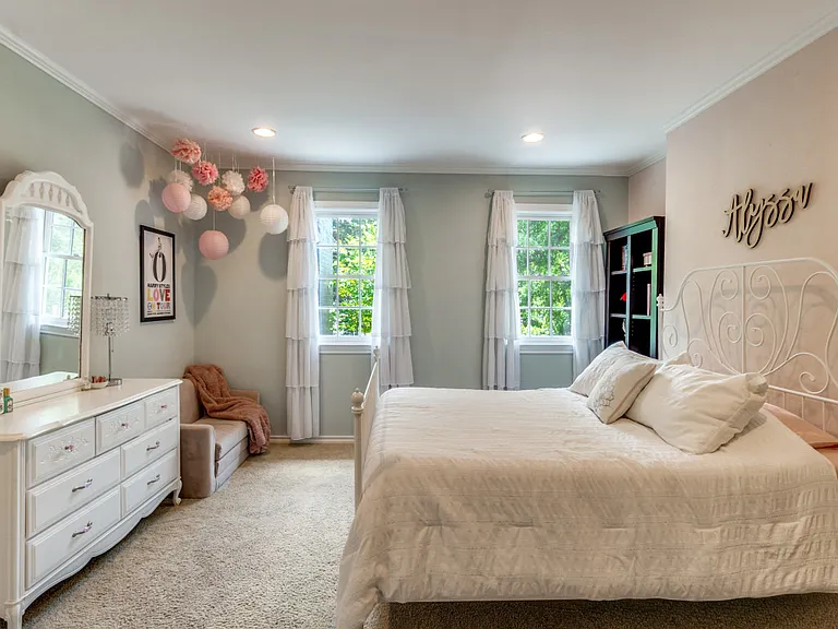 4556 Belclaire Ave — Photo 33