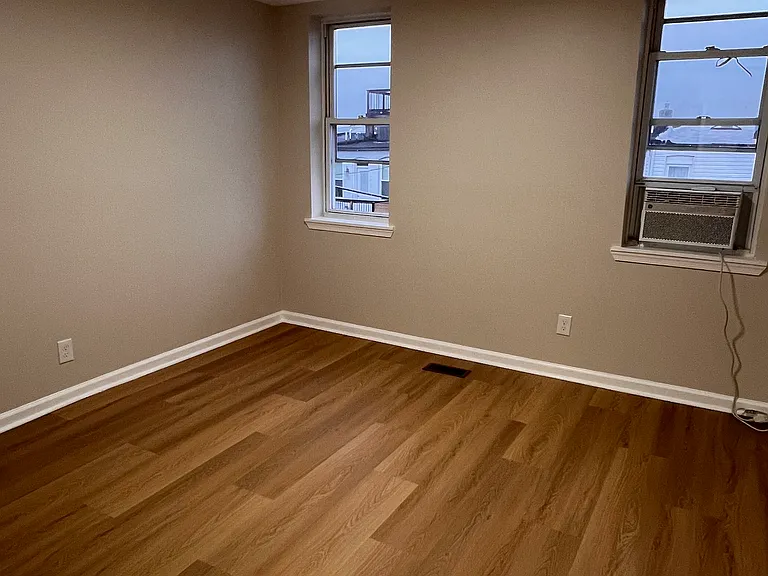 131 N Rose St — Photo 9