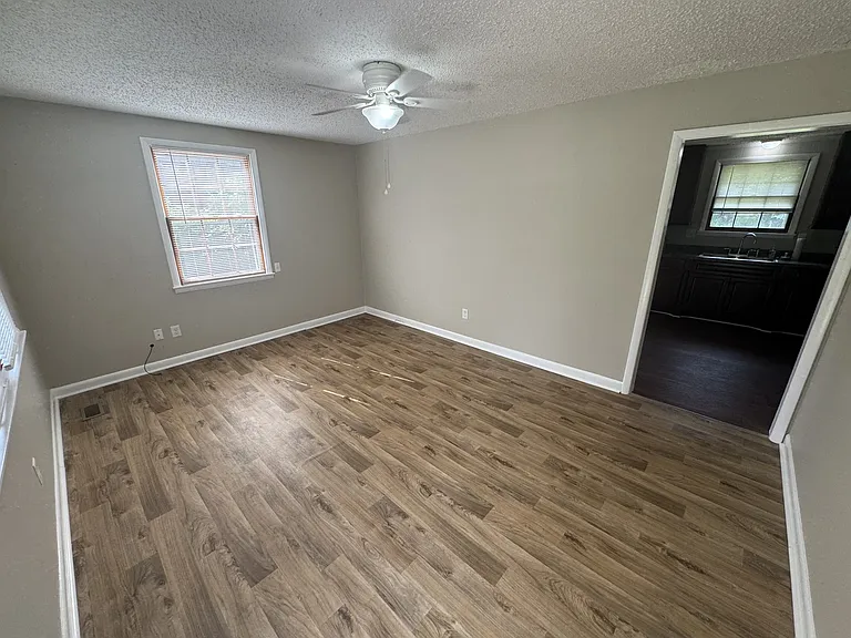 104 Noel Ln — Photo 2
