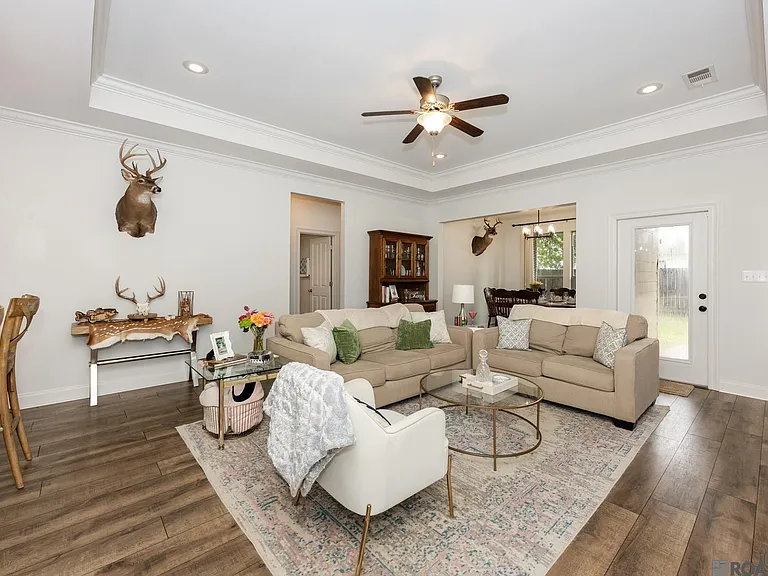 10425 Grace Ln — Photo 3