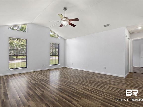 3rd image of 123 Richmond Rd