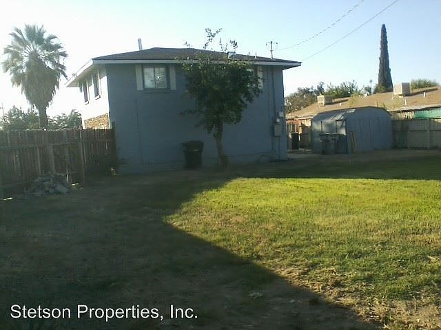 2nd image of 300 N Lotas St
