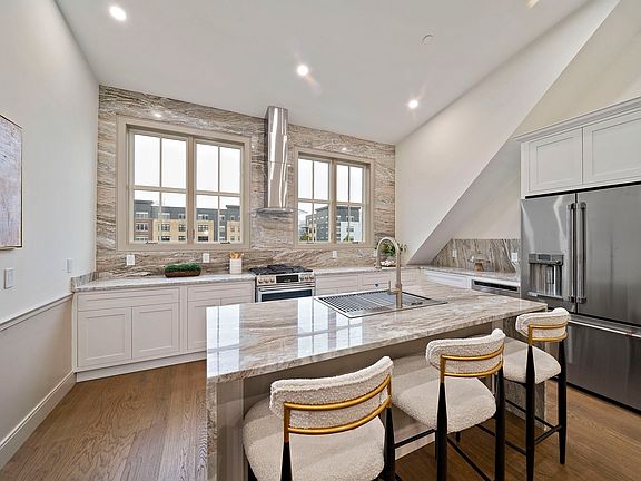 2nd image of 4 Haynes St #4