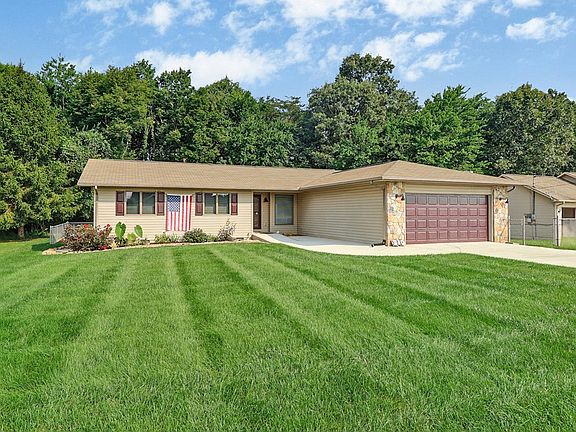 3rd image of 310 Southgate Dr