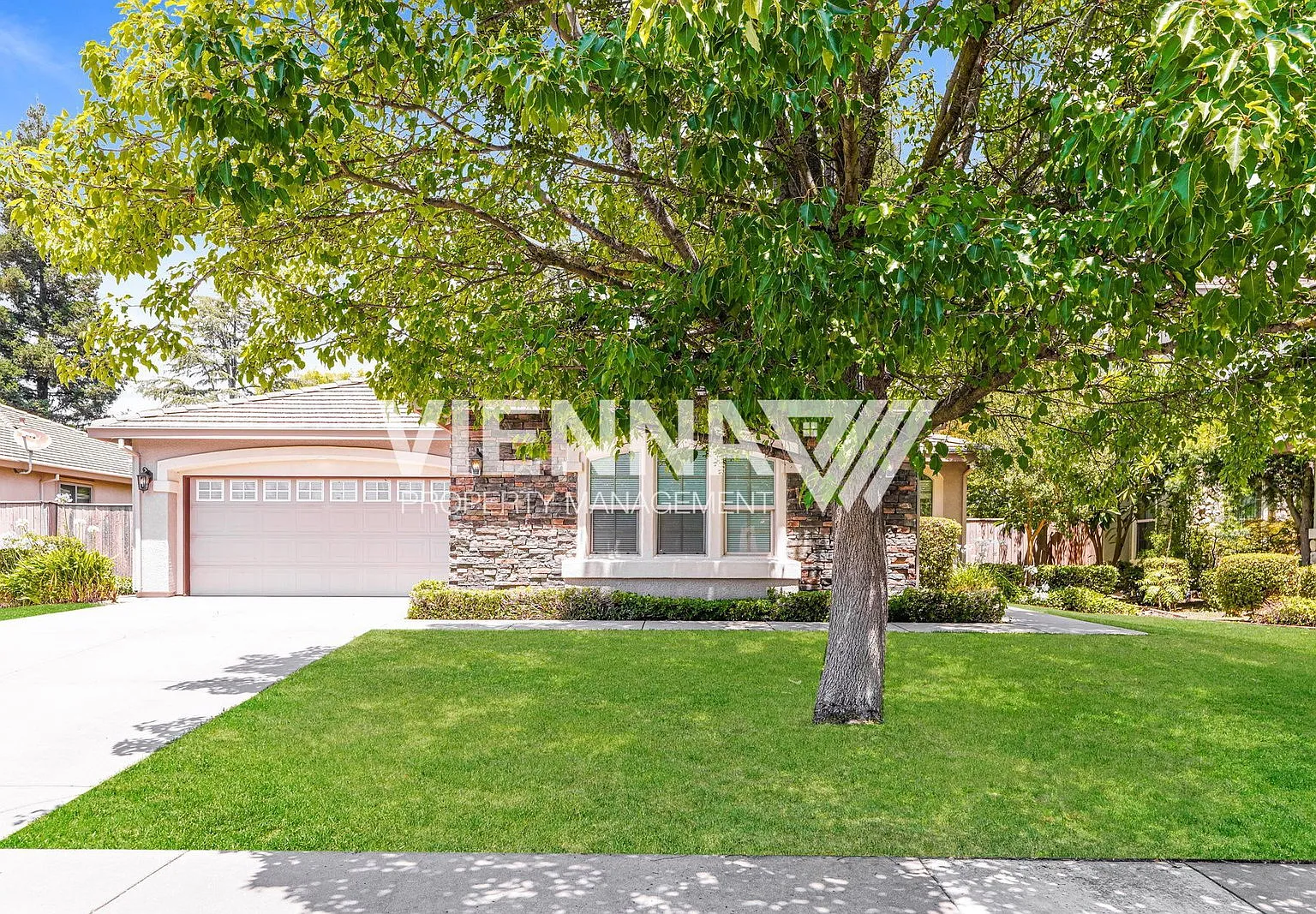 4 bed, 3.0 bath, 2750 sqft, $3,650 — Photo 1