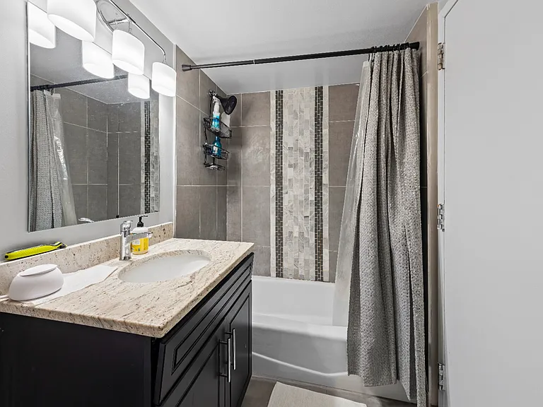359 W Chicago Ave #3N — Photo 9