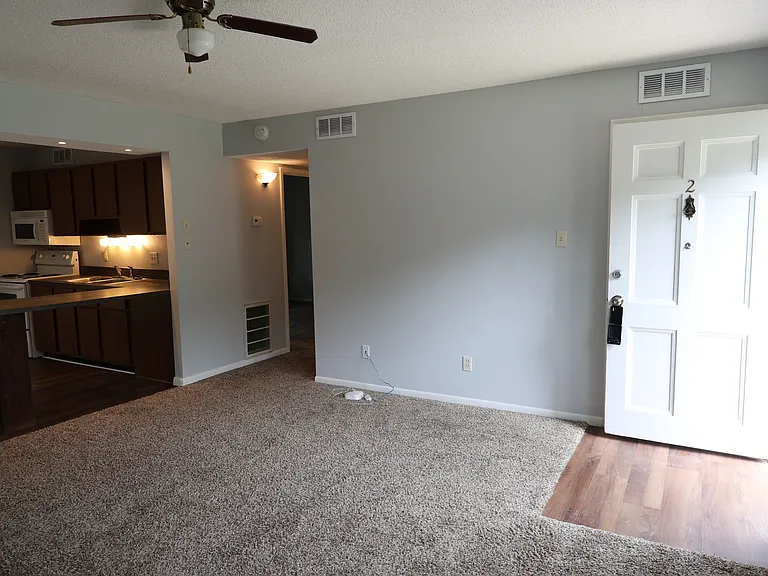 205 Long St #2 — Photo 6