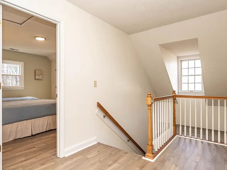 Upstairs landing between the two twin beds room and the large bedroom/ bonus room