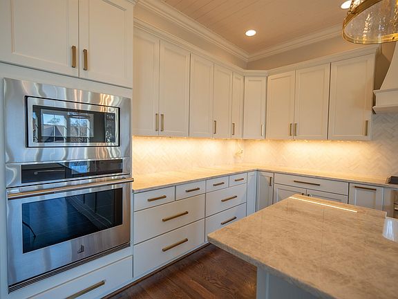 5th image of 2208 Walnut Hill Dr