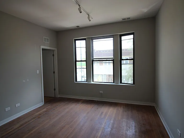4208 N Milwaukee Ave #2R — Photo 2
